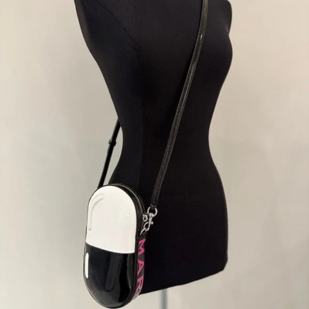 Marc Jacobs 3D Vitamin Pill Crossbody Bag with Matching Keychain - Picture 11 of 11